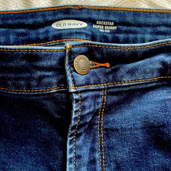 Old Navy Rockstar Super Skinny Jeans - Picture 3 of 7